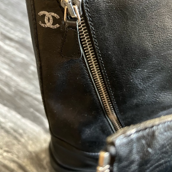 Chanel Interlocking CC Logo Black Leather Moto Boots - Picture 4 of 11